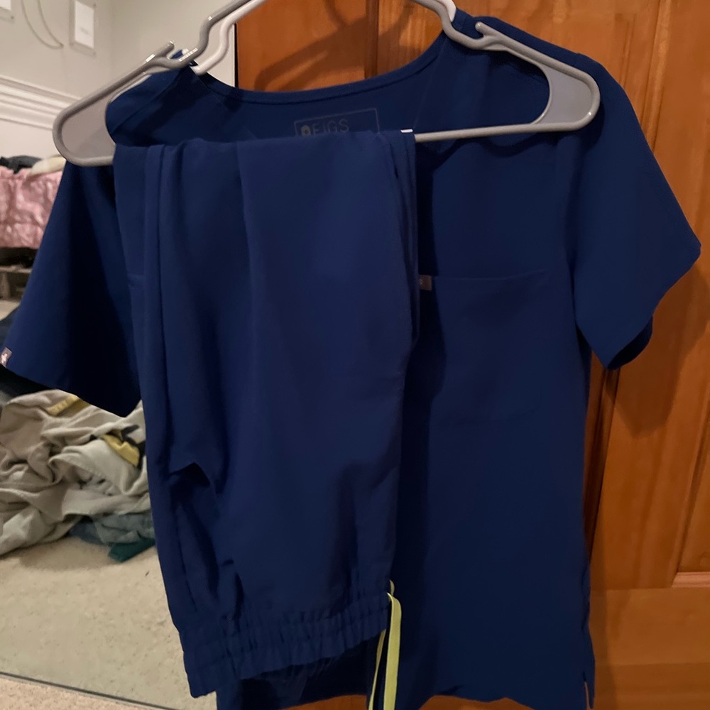Figs women’s electric blue scrub set